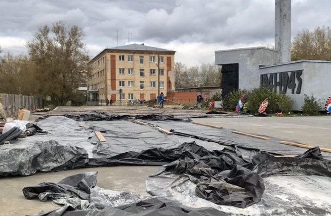 На Мемориале умершим от ран в госпиталях Соликамска продолжается реконструкция